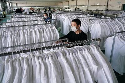 河北巨鹿 扶貧“微工廠”馬力全開趕訂單，服裝產業托起穩穩的幸福