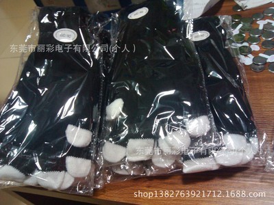 2013年風(fēng)靡一時(shí)的超炫LED發(fā)光手套 時(shí)尚與科技的融合