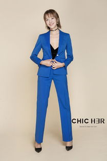 時(shí)尚之韻 服裝畫冊(cè)中的藝術(shù)與商業(yè)交響